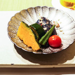 赤坂焼鳥 鳳  - 野菜の煮浸し