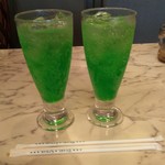 みどり食堂 - ドリンク写真:セットメニューに付属しますソフトドリンクです、今回はメロンソーダをセレクトしました。