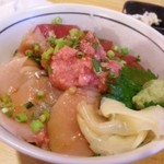 横濱 魚萬 - マグロ３種丼