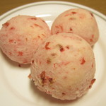 小麦の郷 - 料理写真:えびもっちー（３コ入り）