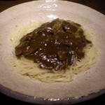 月 - 牛スジカレーパスタ　￥840