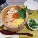 おひつごはん四六時中 - サーモンいくら