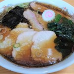 マルコーラーメン - チャーシューメン。香ばしい叉焼で愚生も大好きなかぶり肉も入ってます。