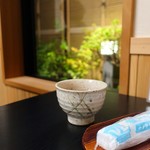 とんかつふなこし - お茶とおしぼり