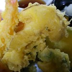 里 - 天ぷら、真ん中に松茸がどーんと