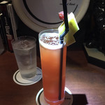 バー キュラソー - シンガポール・スリング（ラッフルズスタイル）