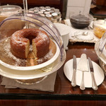 Hotel Lord Byron - 私がナイフを入れました・・