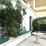 Hotel Lord Byron - 階段の下にある寛ぎの場