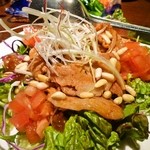 長寿韓酒房 - 柔らかデジプルコギと松の実サラダ
