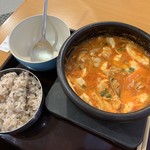 明洞食堂 - 料理写真:スンドゥブ（混ぜた後）取皿アリ