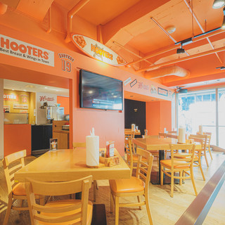 Hooters Ginza - 