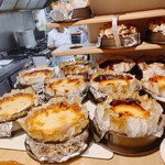 La Viña - 続々と焼き上がるチーズケーキ
