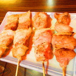 Yakitori bambuu - 豚串　３６０円（税込）と　ひなどり　３４０円（税込）【２０１９年９月】