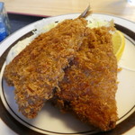 吉田屋食堂 - 厚めのアジフライが最高に美味