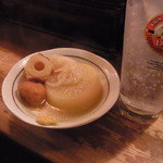 大島や - 大根　ボール、ちくわ、結び白滝　これで、250円12/02/20のメニュー