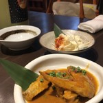 めろう屋 DEN - 手羽先カレー煮込み