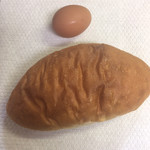 グーテ - コッペパン。卵と大きさを比較してみて！