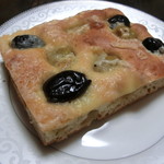 117084058 - フォカッチャ オリーブ(233円＋税)