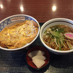 Marumatsu - 2019年10月。かつ丼とミニそばランチ598円（税抜）。