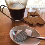 カフェ アリエッティ - ホットコーヒー 可愛いわんちゃんの
                                コースター╰( Ｕ ・ᴥ・)m