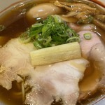 川の先の上 - ネギがまるごと乗っているのが特徴です