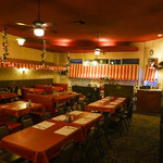 Pernicano's Family Restaurant - 店内風景。