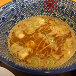 支那そば 僉 - 節と魚粉香るスープに醤油のコクと旨味で美味しい！