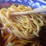 ドライブイン憩 - しょうゆラーメン　麺