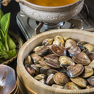 三重県産ハマグリをつかみ取り！ブランド牡蠣の逸品もございます