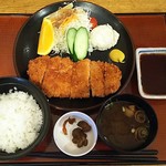 本宮の湯　うまの背 - 穂の国とんかつ定食950円