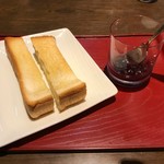 桜亭 - フレンチモーニングに付いている　小さなトースト