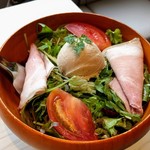 俺のフレンチ - 俺ん家サラダ　¥680　豚肉のパテ・ハム・トマト・ミックスリーフ
      ドレッシングはバルサミコっぽかったかな