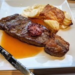俺のフレンチ - 赤ワインのバターを添えた牛サーロイン　¥1580
      絡まるソースとバター　噛みしめる充実感　