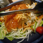 本まぐろと名古屋飯 花かるた - 若鶏笹身スモークの大根サラダ