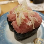 回転寿し トリトン - まぐろたたき軍艦。