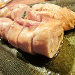 ユルリ バー - 大山鶏胸肉の包み焼 　お酒がすすみます.