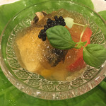 鳥田中 - 鮑と鶏モモに丹波地鶏の煮凝りを乗せた一品　もう唸るしかない　キャビアが効いてます