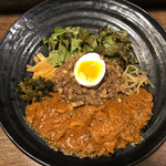 カレーは限定のフェンネルポークカレー。