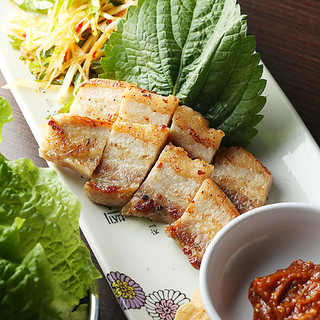 サムギョプサルなどの本場韓国料理も味わえる
