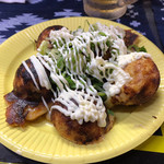 桃虎 - タコ焼きはソース以外にいっぱい味があるんです。これはネギ塩ごま油