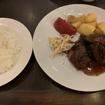 熟成肉バル Carne Rico Katete - 牛ハラミステーキ  980円
      2019/8  by みぃこのごはん日記