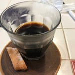 La Casa di Emmy - アイスコーヒーにお菓子がつきます。