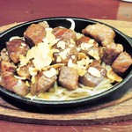 酒肴商店 アジト - ステーキ？