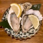 海鮮大衆酒場ル　うなり - 真牡蠣 ¥380×2