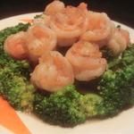 福建家庭料理 旬の香 - 「海老とブロッコリーの炒め」：エビの甘さと旨み、ブロッコリーの穏やかな蒼さが相性良し♪
