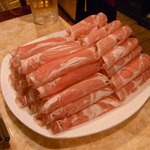 火鍋家 - 『火鍋屋』の食べ放題お肉、左がラム肉、右が豚肉