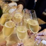 酒とタイ料理 ピッサヌローク - スパークリングで乾杯〜♪