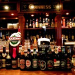 County Clare - backバーにはアイリッシュの酒はもちろん、ウィスキー、リキュールなども充実しております