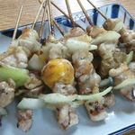 鳥源 - もつ串焼き