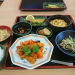 ザ・カトーホテル - 2019,8/6  夕食
            酢豚  ｼｬｹﾀﾙﾀﾙ  ﾆﾗもやし炒め
            ひじき煮  干物